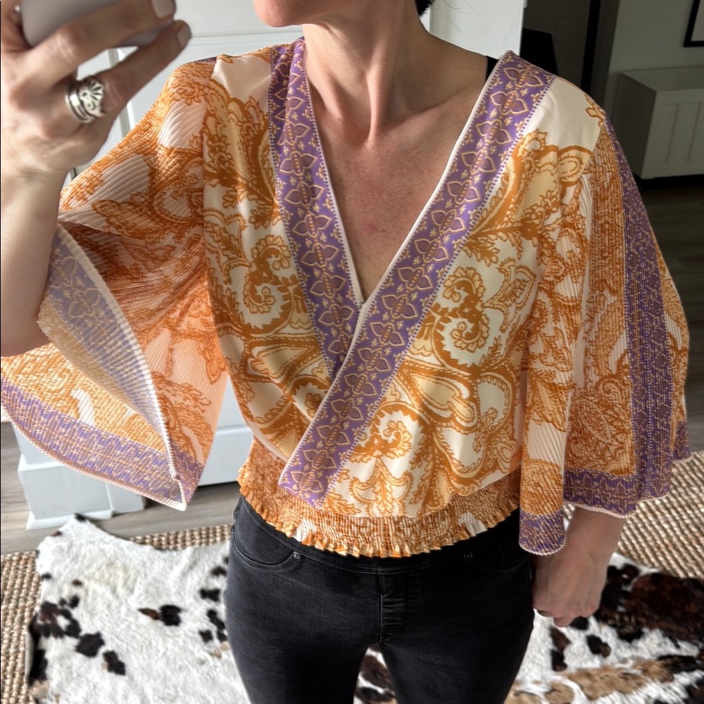 Flying Tomato Women's Orange and Purple V-Neck Top Bell Sleeves Size Small